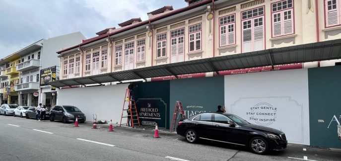 construction hoarding installation