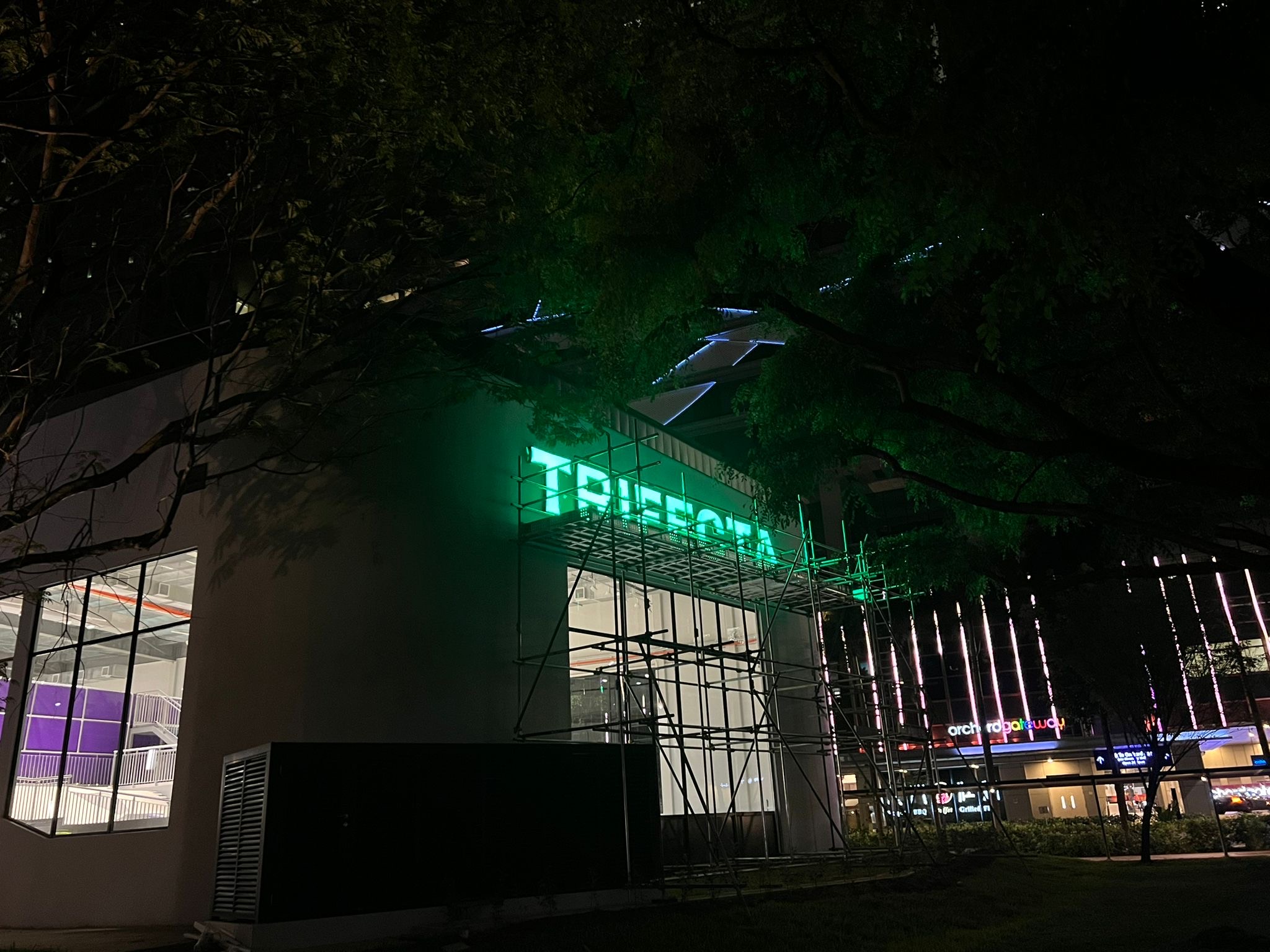 Outdoor lighted 3D letters