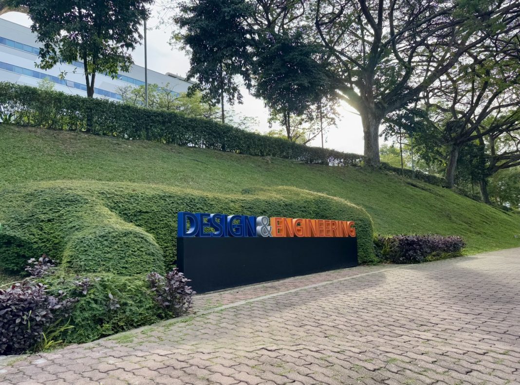 NUS Design & Engineering Outdoor Signage