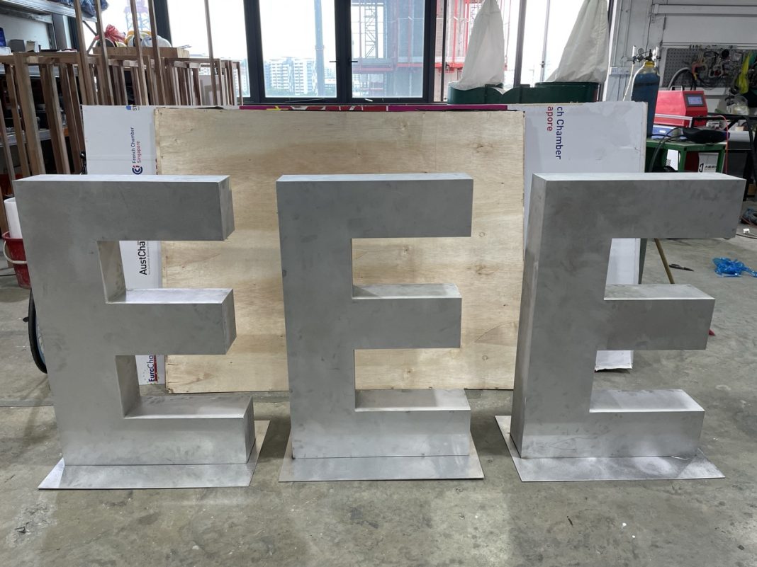 Aluminium box up letters