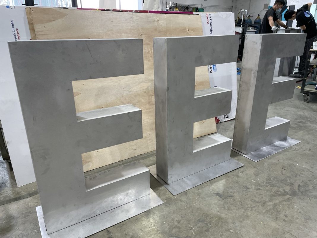 Aluminium box up letters