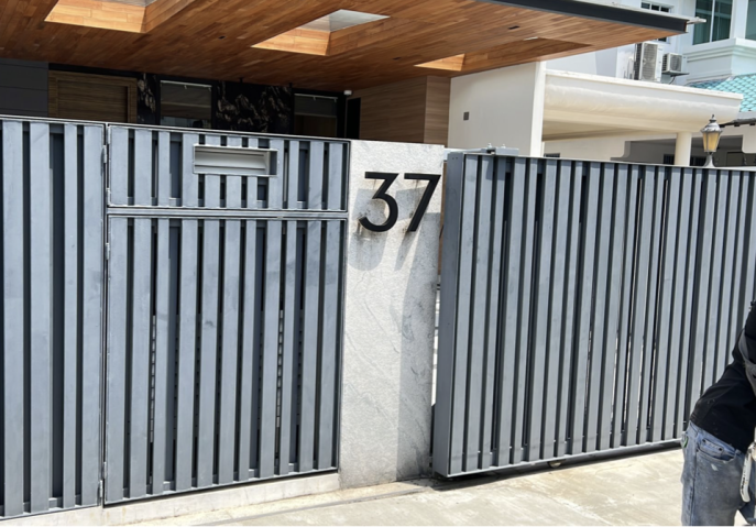 Metal landed house sign