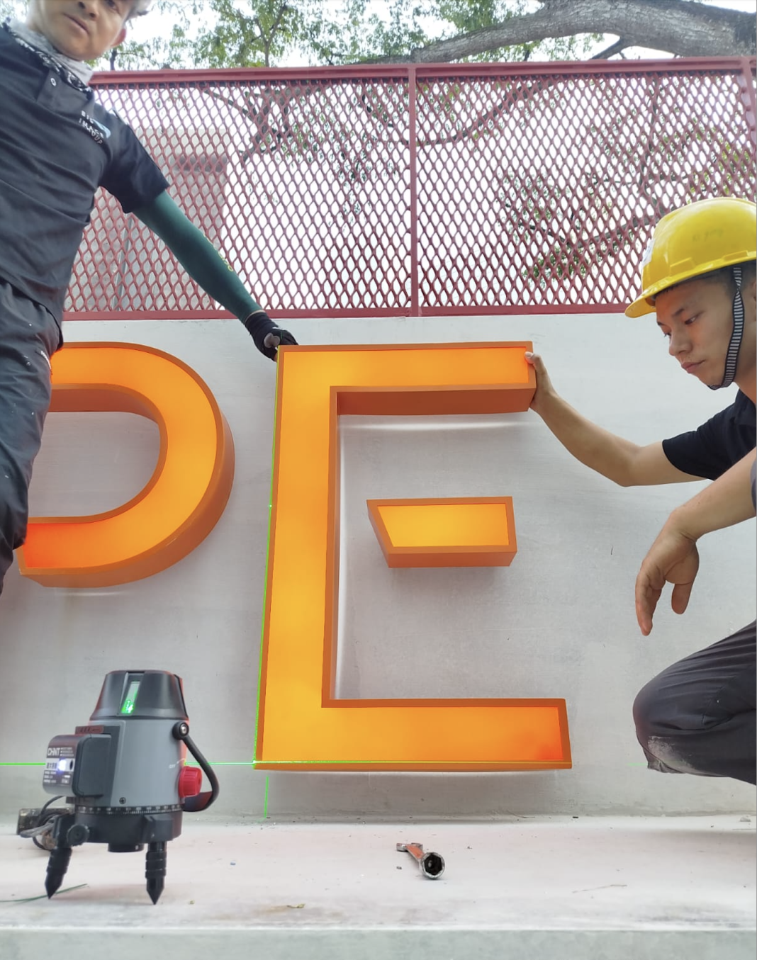 3D frontlit signage installation